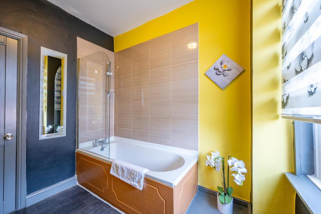 *1Es* For Your Most Relaxed & Cosy Stay + Free Parking + Free Fast Wifi * ลีดส์ ภายนอก รูปภาพ