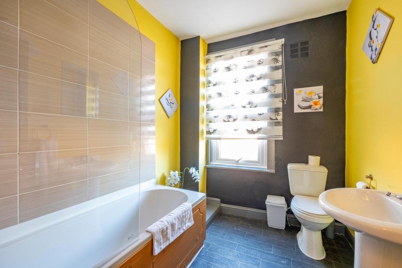 *1Es* For Your Most Relaxed & Cosy Stay + Free Parking + Free Fast Wifi * ลีดส์ ภายนอก รูปภาพ